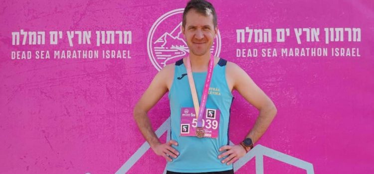 Bronzérem Izraelben, a Dead Sea 5km-en.